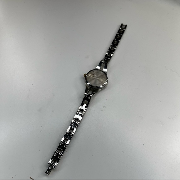 Vintage Dainty Quartz Ladies Two Tone Watch New Battery - Picture 3 of 6